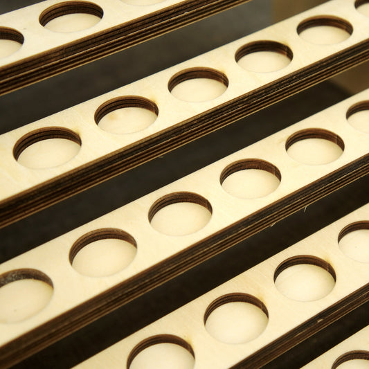 精油瓶展示架,1至10層,每層有10個擺放位,總共可放10至100瓶5毫升精油,可摺疊式設計,適合工藝展覽會或貿易展覽使用